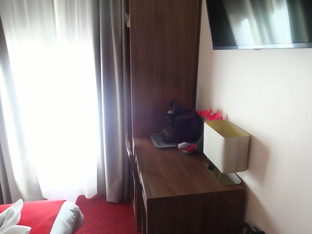 Hotel la Perle Montparnasse Parijs Buitenkant foto